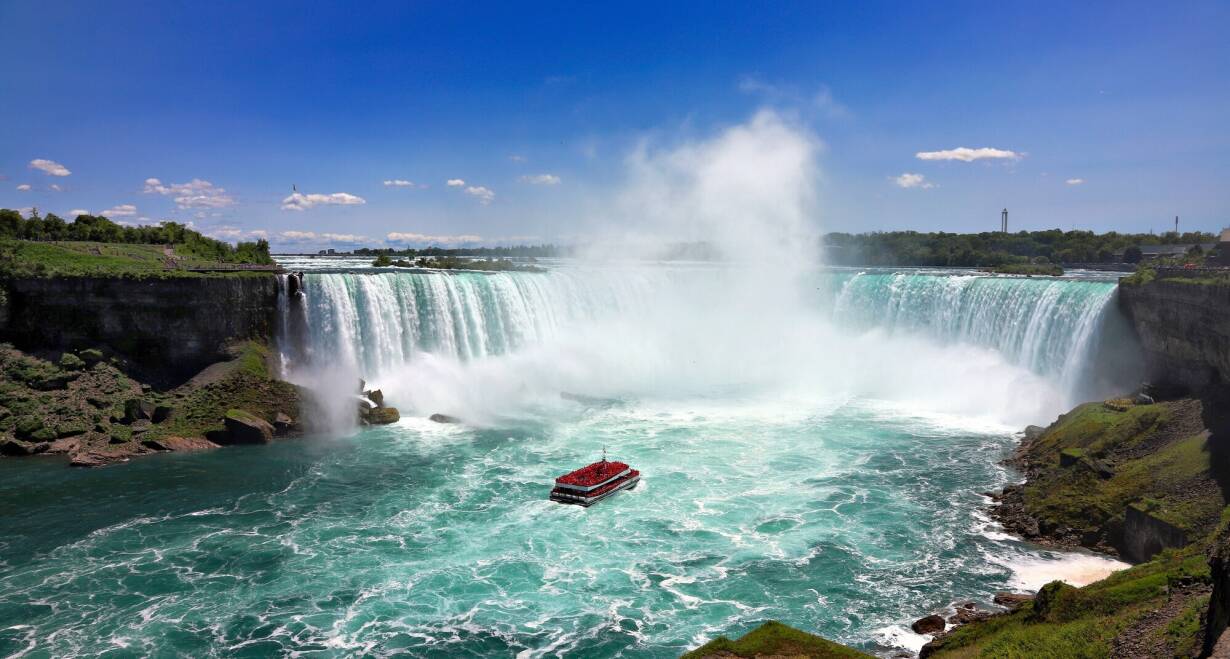 Fly & Drive Oost-Canada: Langs Watervallen, Mennonieten en Historische Steden - CanadaToronto - Niagara Falls (136 km)