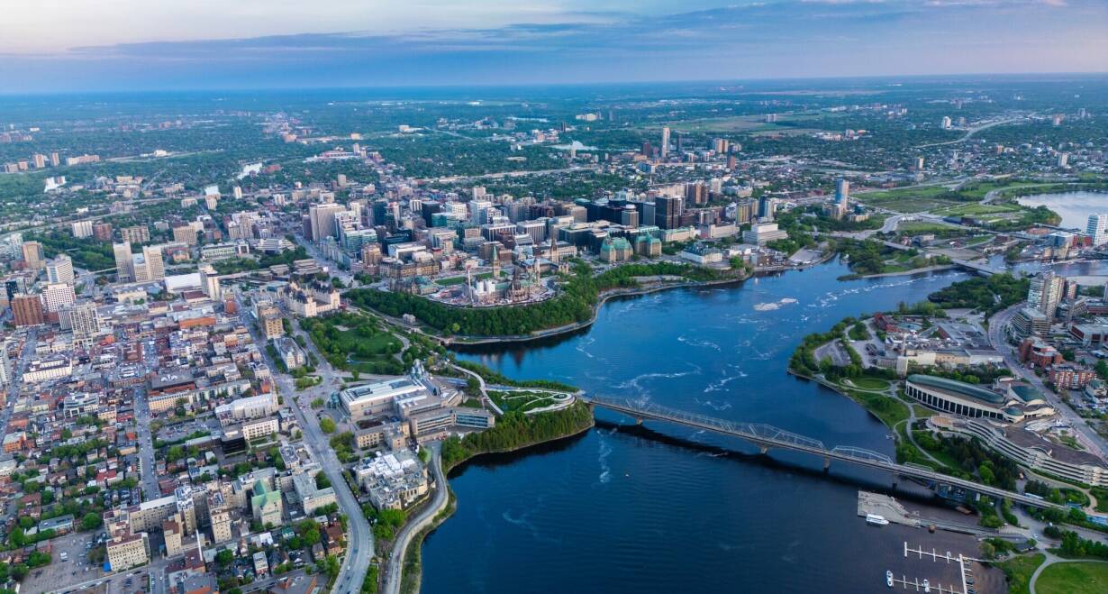 Fly & Drive Oost-Canada: Langs Watervallen, Mennonieten en Historische Steden - CanadaQuébec City – Montréal (255 km)