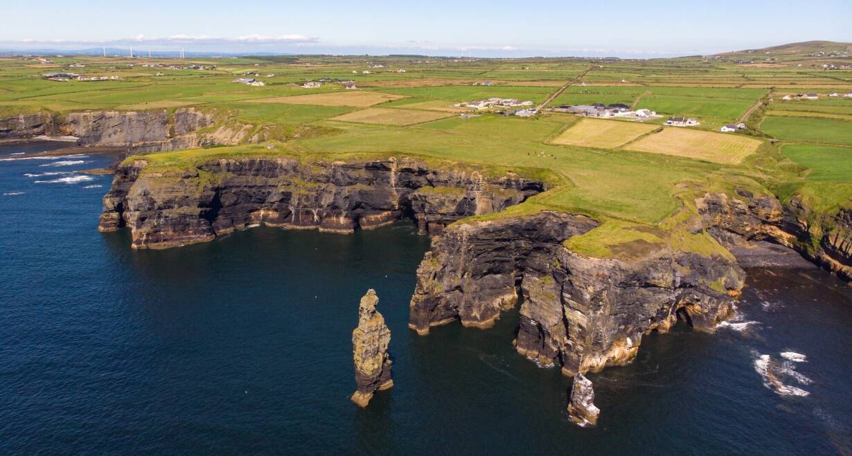 Fly & Drive Ierland: glooiende heuvels, ruige rotsen en de Ring of Kerry - IerlandLimerick – Kerry (83 km)